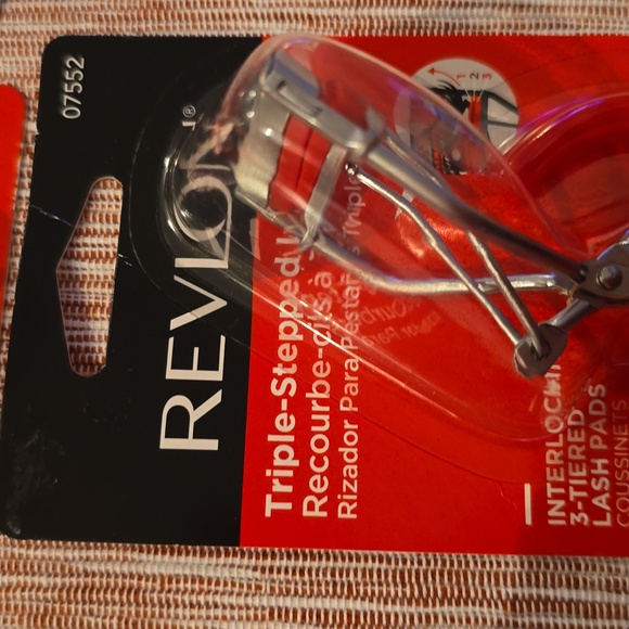 3 REVLON BRAND WOMENS BLACK & BLACKEST BLACK "SO FIRECE" MASCARAS & EYELASH CURL - Picture 7 of 11